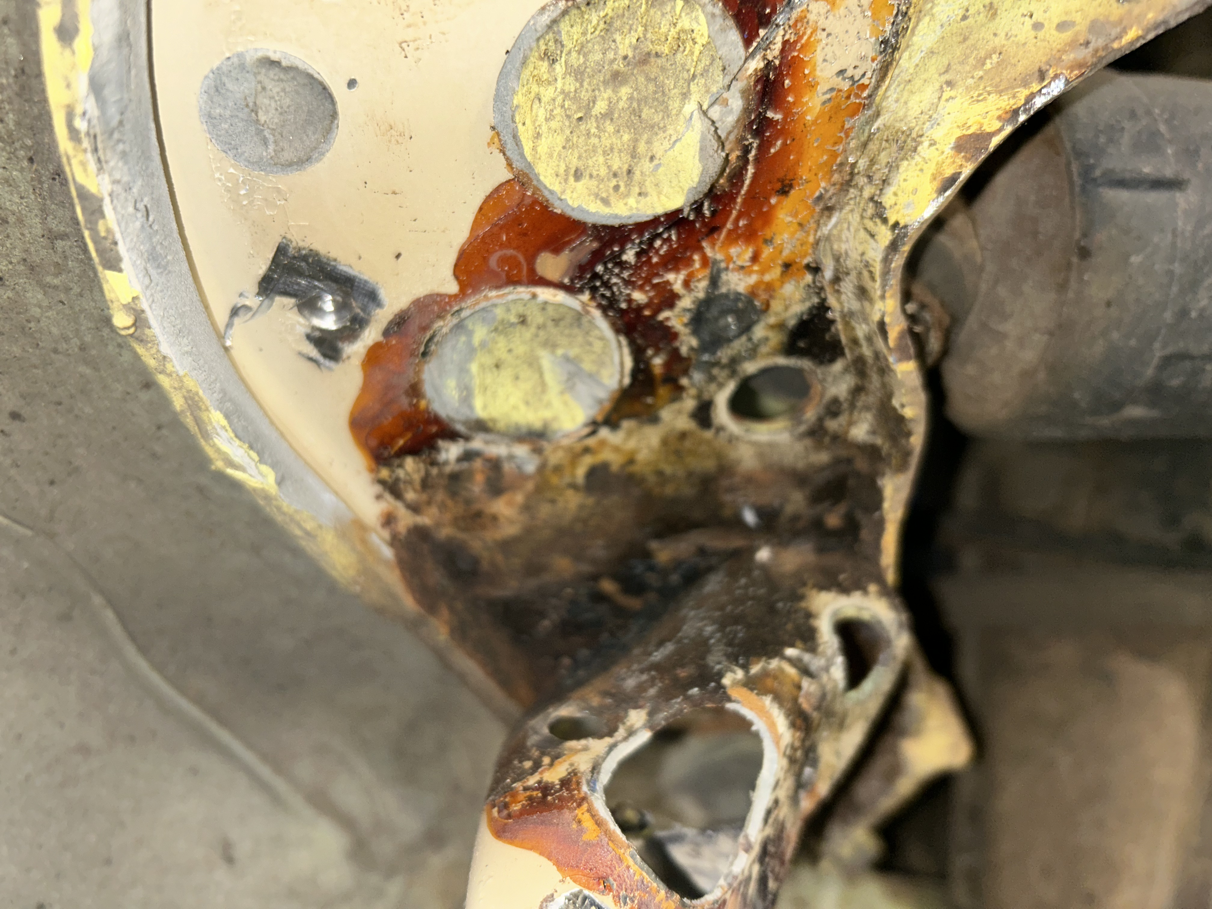 VW T4 1 Paar Verstärkungsbleche Stoßdämpfer hinten als Set links und rechts Version 1 (gerade) - Nachbau kein Originalteil VW T4 1 Paar Verstärkungsbleche Stoßdämpfer hinten als Set links und rechts Version 1 (gerade) - Nachbau kein Originalteil