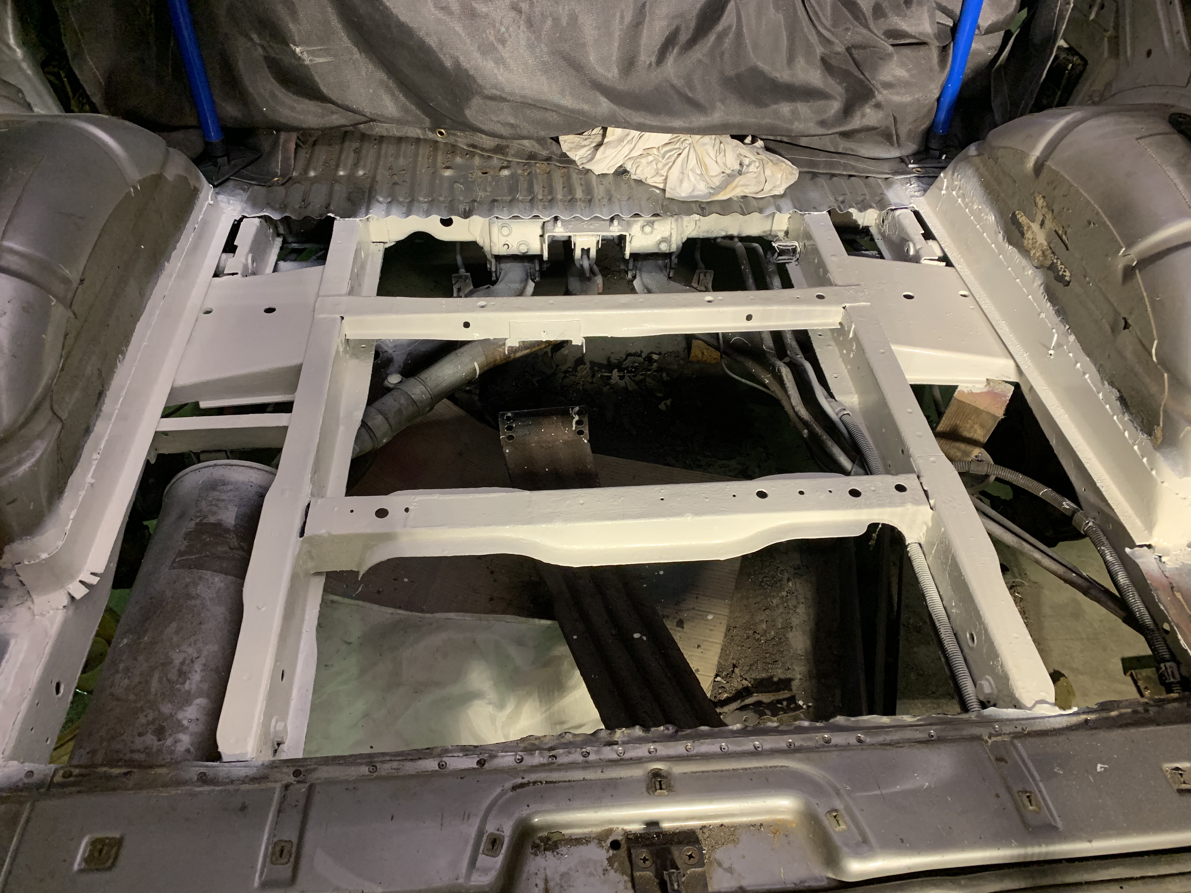 VW T4 Federaufnahme Federteller rechts - Nachbau kein Originalteil VW T4 Federaufnahme Federteller rechts - Nachbau kein Originalteil