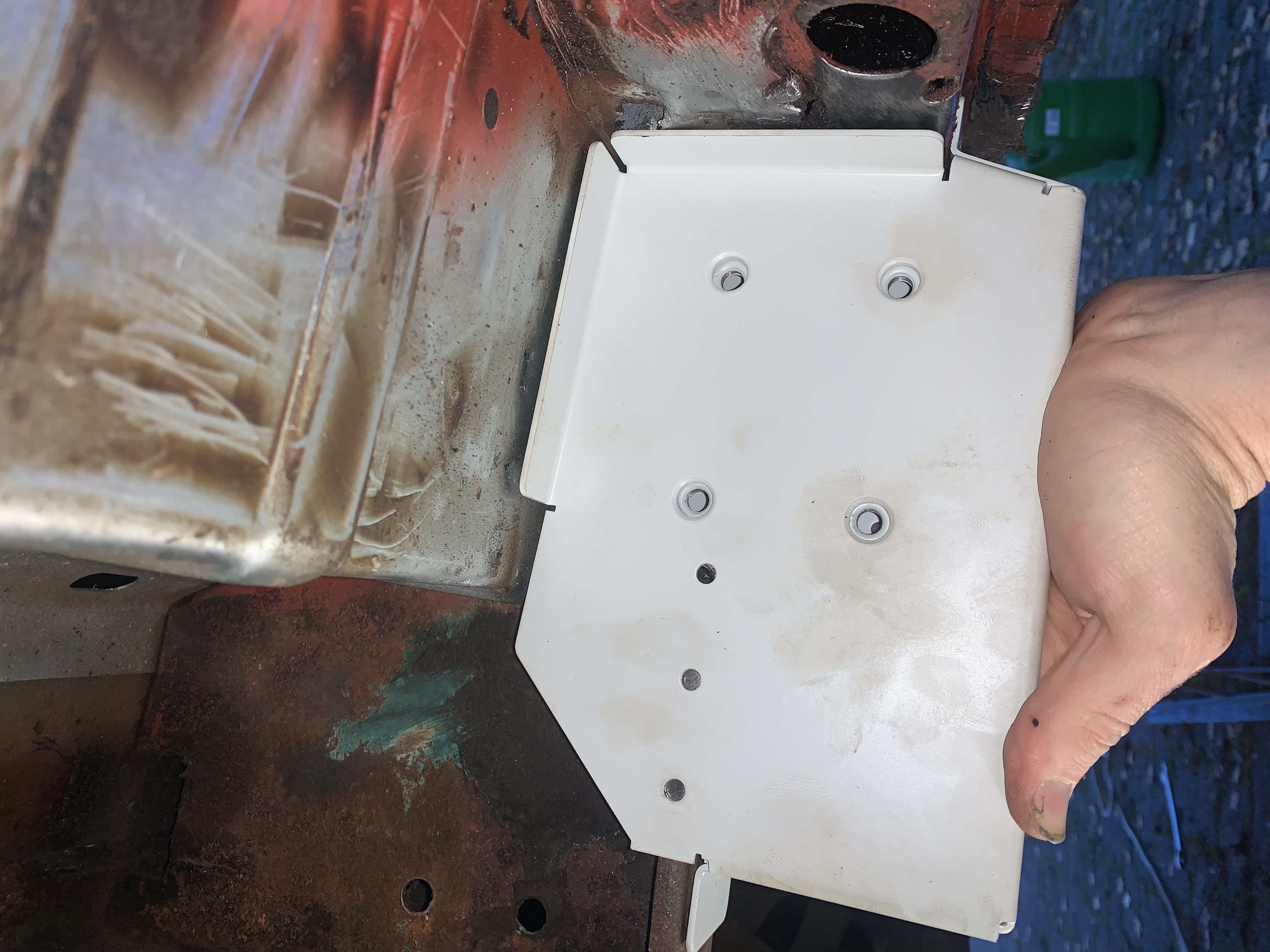 VW T4 Wagenheberaufnahme rechts - Nachbau kein Originalteil VW T4 Wagenheberaufnahme rechts - Nachbau kein Originalteil