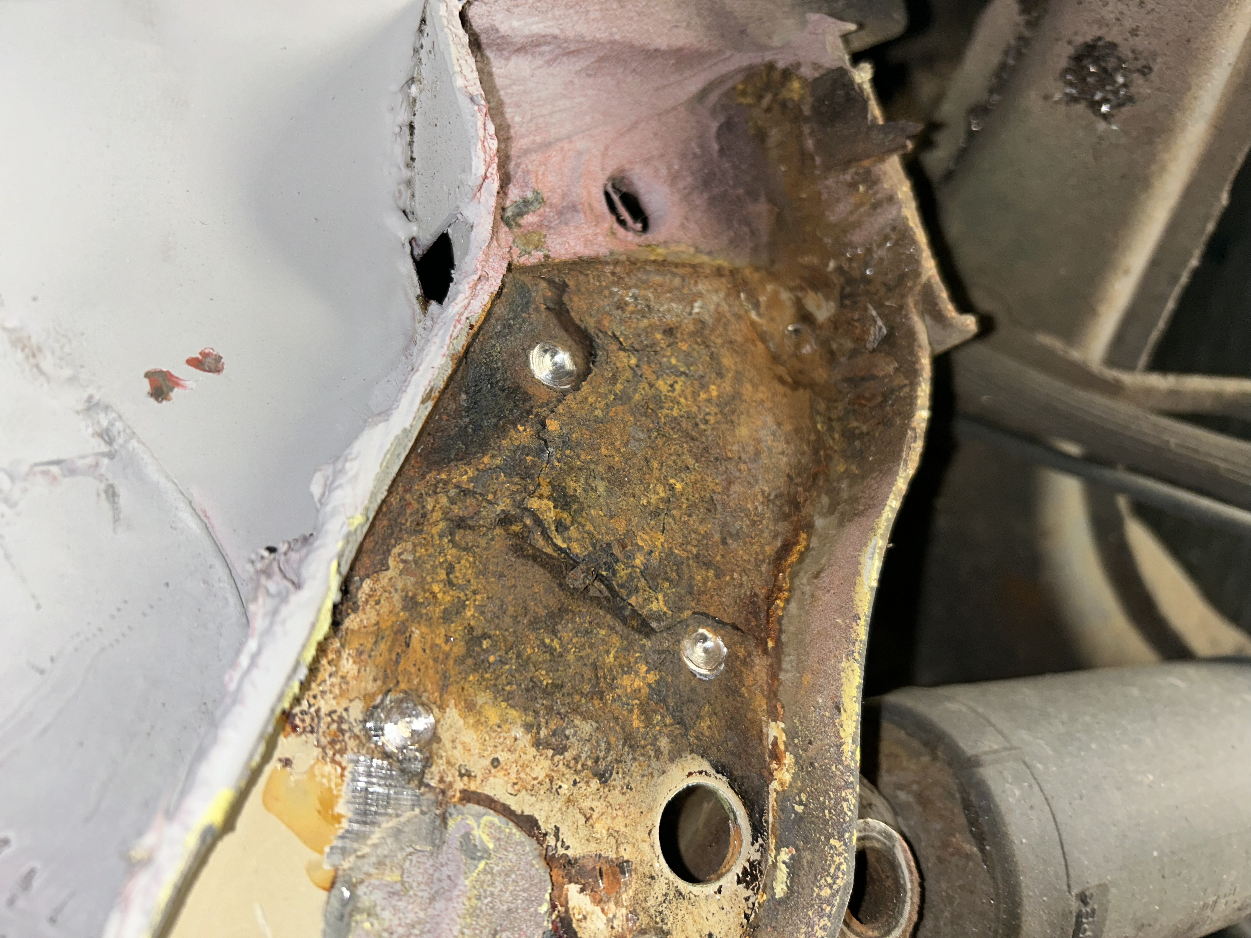 VW T4 1 Paar Verstärkungsbleche Stoßdämpfer hinten als Set links und rechts Version 1 (gerade) - Nachbau kein Originalteil VW T4 1 Paar Verstärkungsbleche Stoßdämpfer hinten als Set links und rechts Version 1 (gerade) - Nachbau kein Originalteil