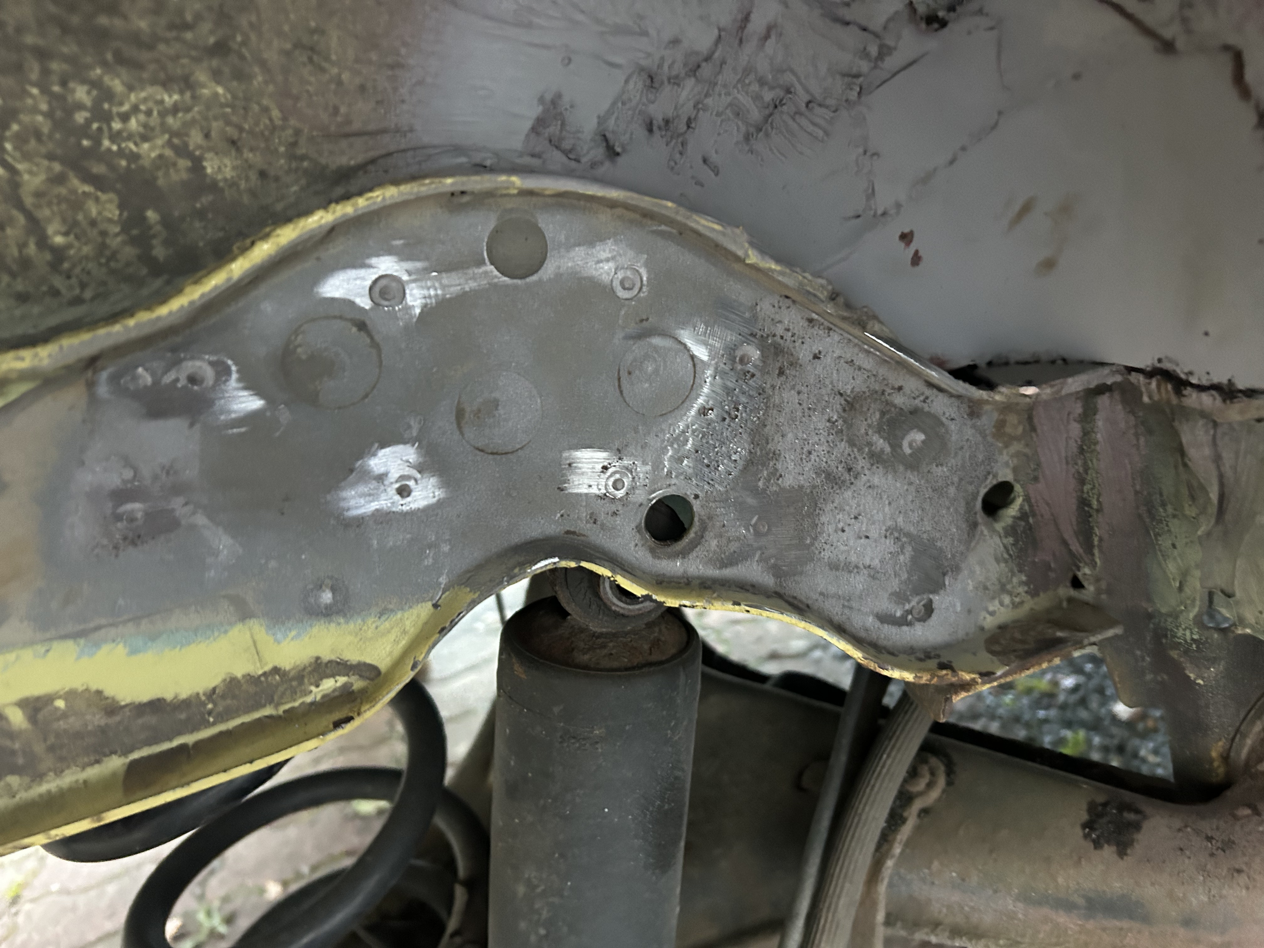 VW T4 1 Paar Verstärkungsbleche Stoßdämpfer hinten als Set links und rechts Version 1 (gerade) - Nachbau kein Originalteil VW T4 1 Paar Verstärkungsbleche Stoßdämpfer hinten als Set links und rechts Version 1 (gerade) - Nachbau kein Originalteil