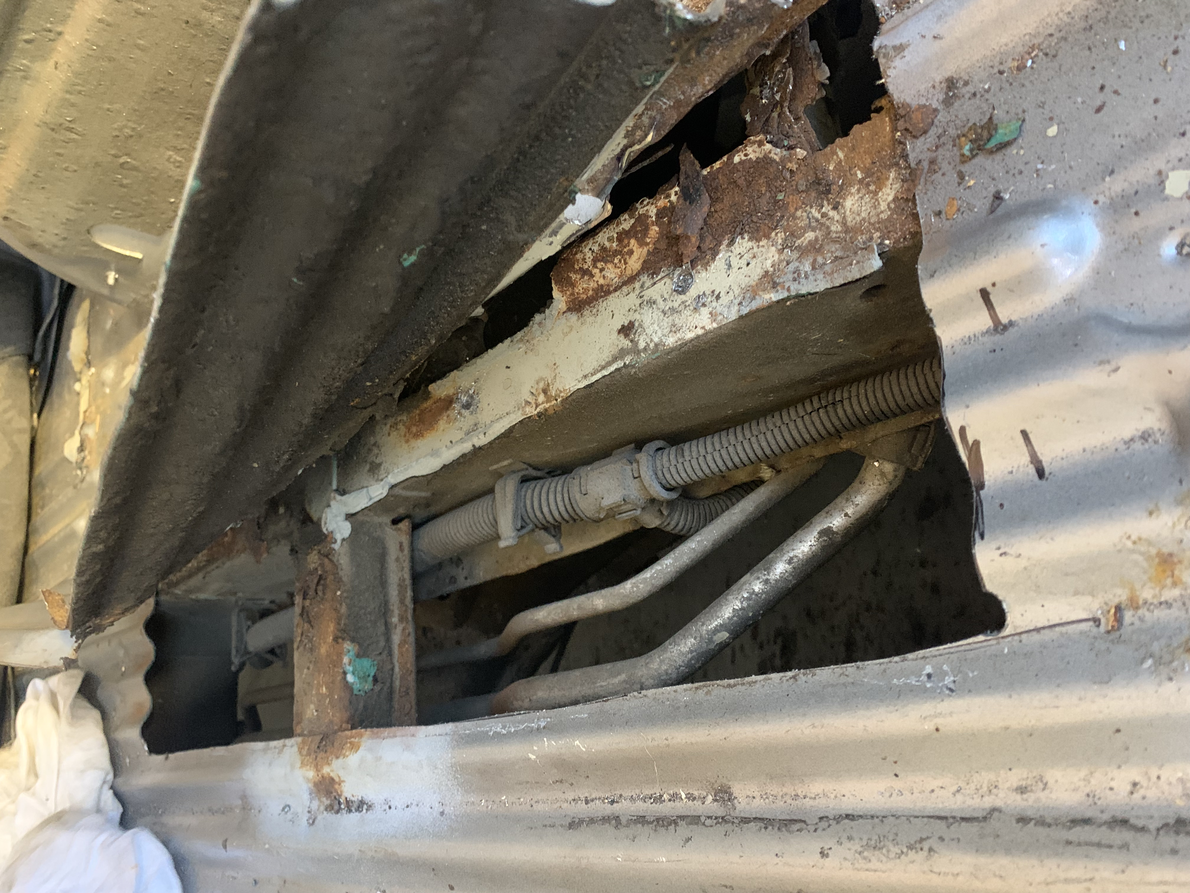 VW T4 Federaufnahme Federteller rechts - Nachbau kein Originalteil VW T4 Federaufnahme Federteller rechts - Nachbau kein Originalteil