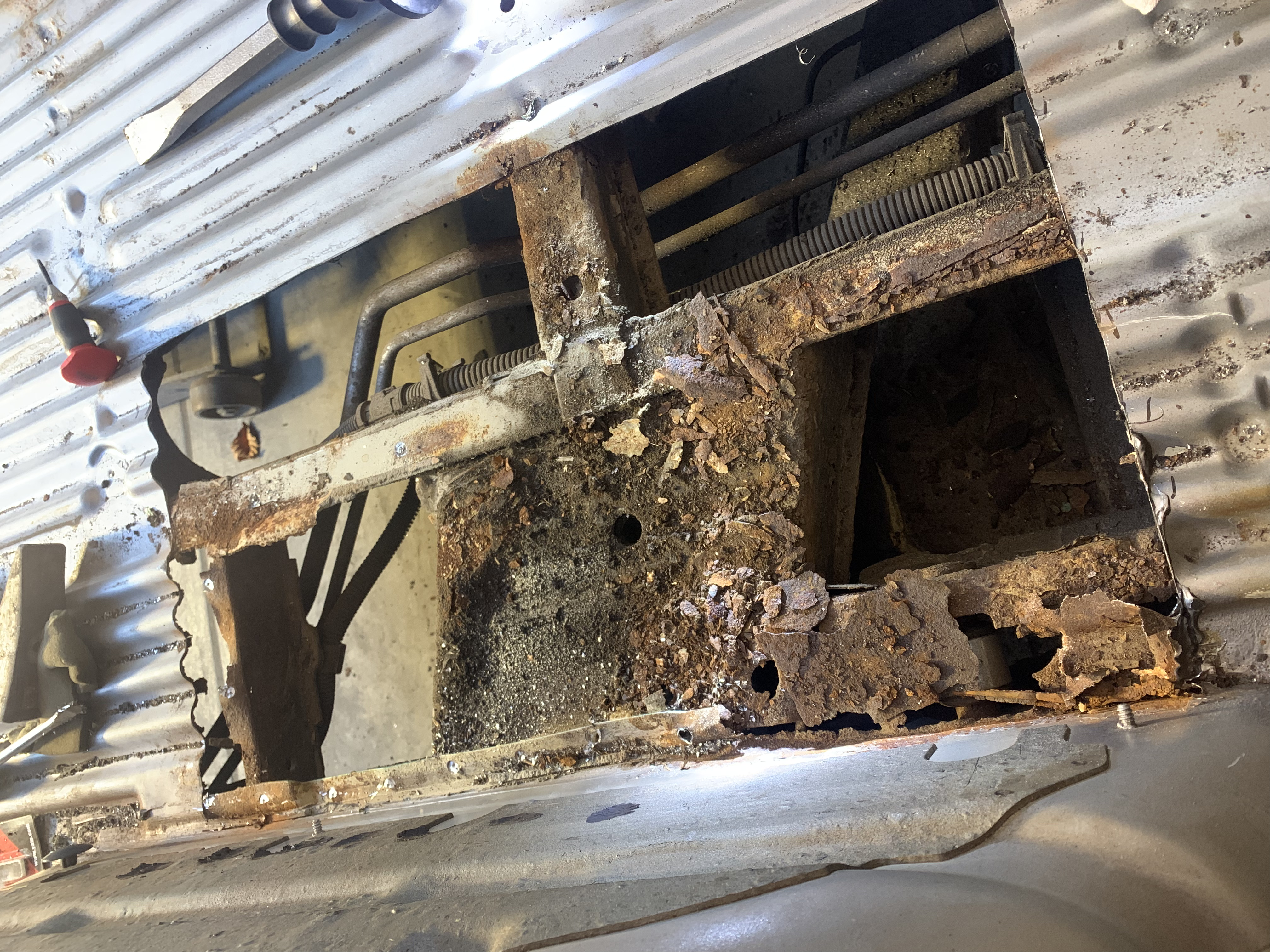 VW T4 Federaufnahme Federteller links - Nachbau kein Originalteil VW T4 Federaufnahme Federteller links - Nachbau kein Originalteil