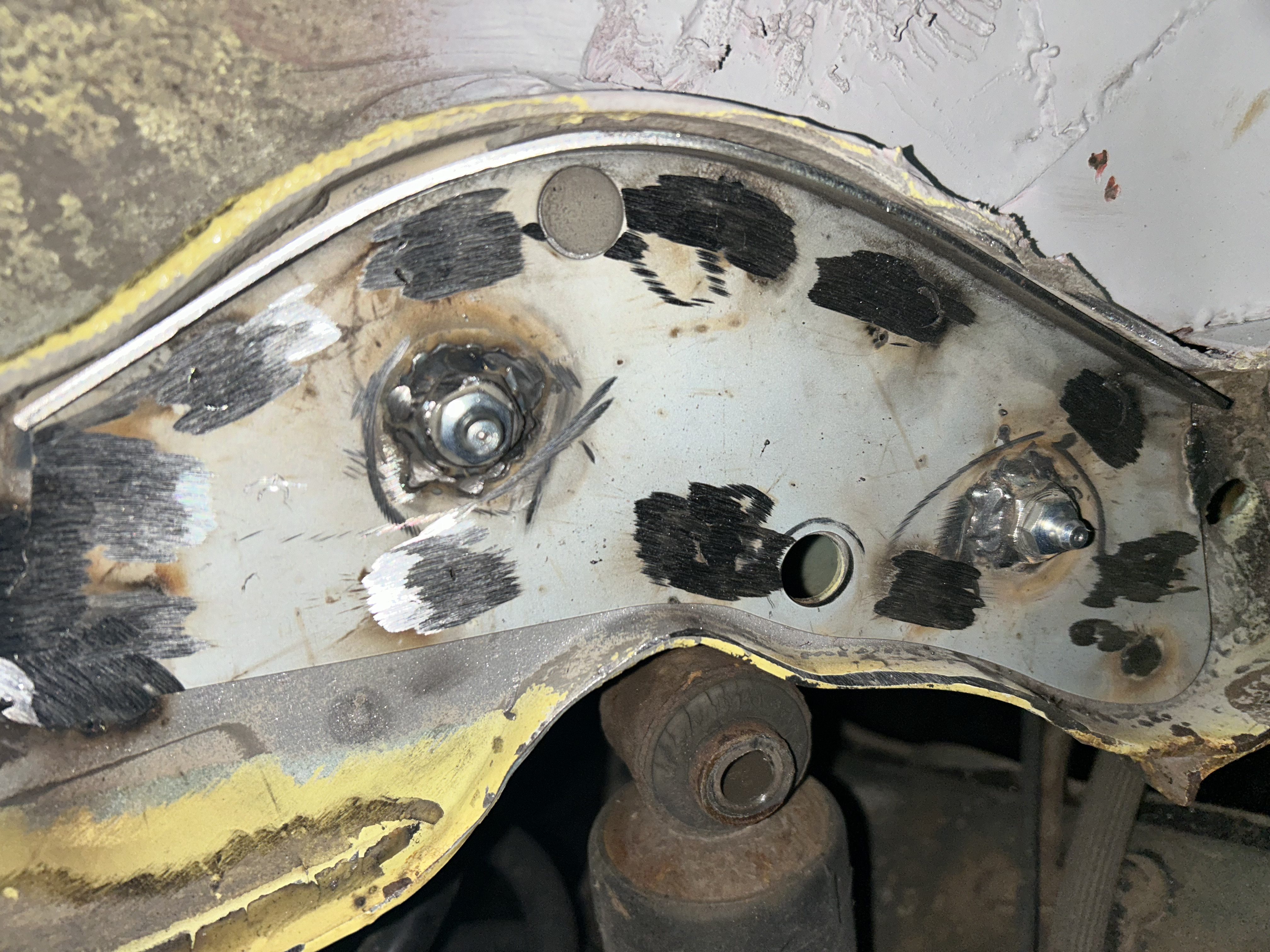 VW T4 1 Paar Verstärkungsbleche Stoßdämpfer hinten als Set links und rechts Version 1 (gerade) - Nachbau kein Originalteil VW T4 1 Paar Verstärkungsbleche Stoßdämpfer hinten als Set links und rechts Version 1 (gerade) - Nachbau kein Originalteil