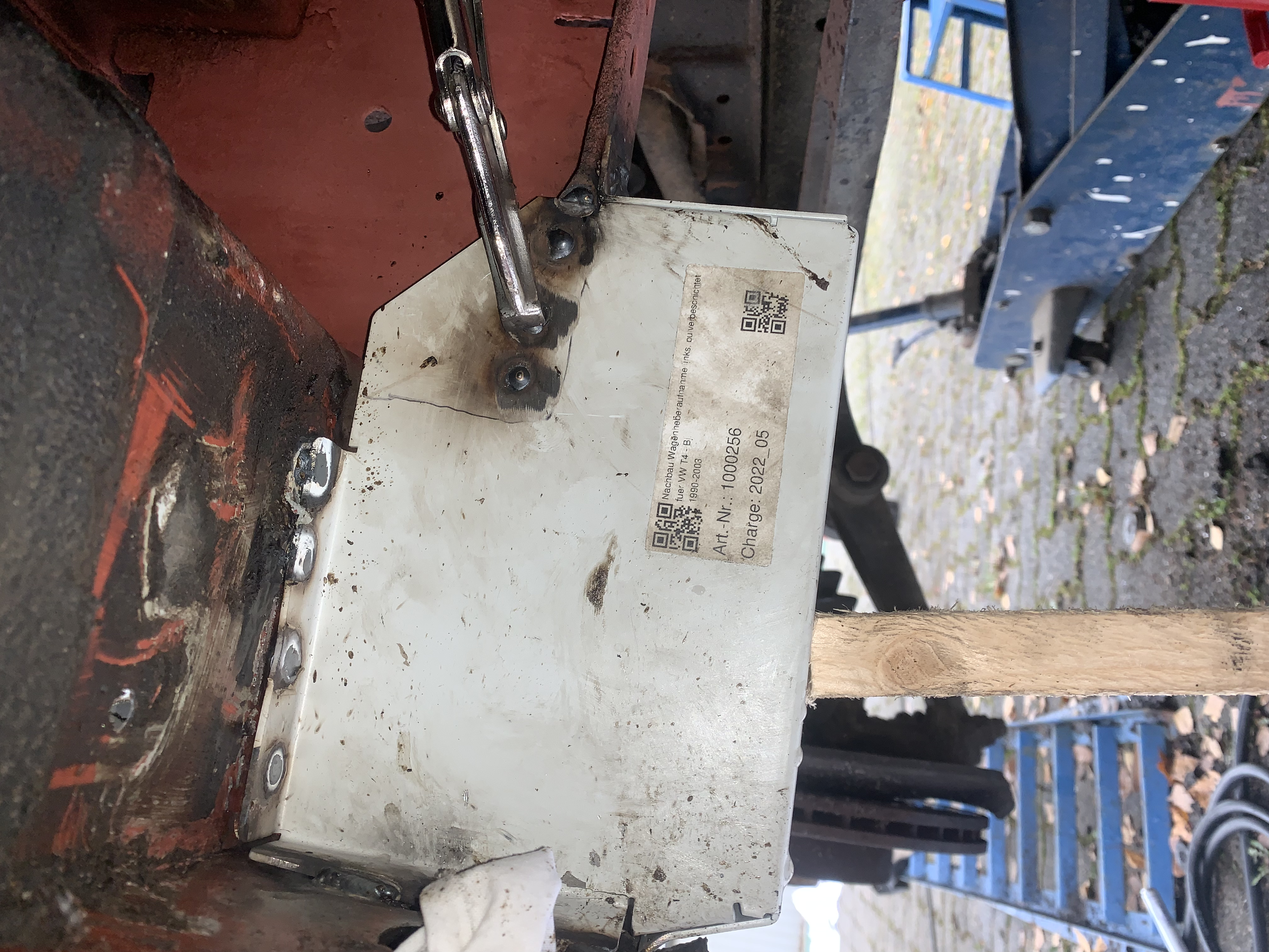 VW T4 Wagenheberaufnahme links - Nachbau kein Originalteil VW T4 Wagenheberaufnahme links - Nachbau kein Originalteil