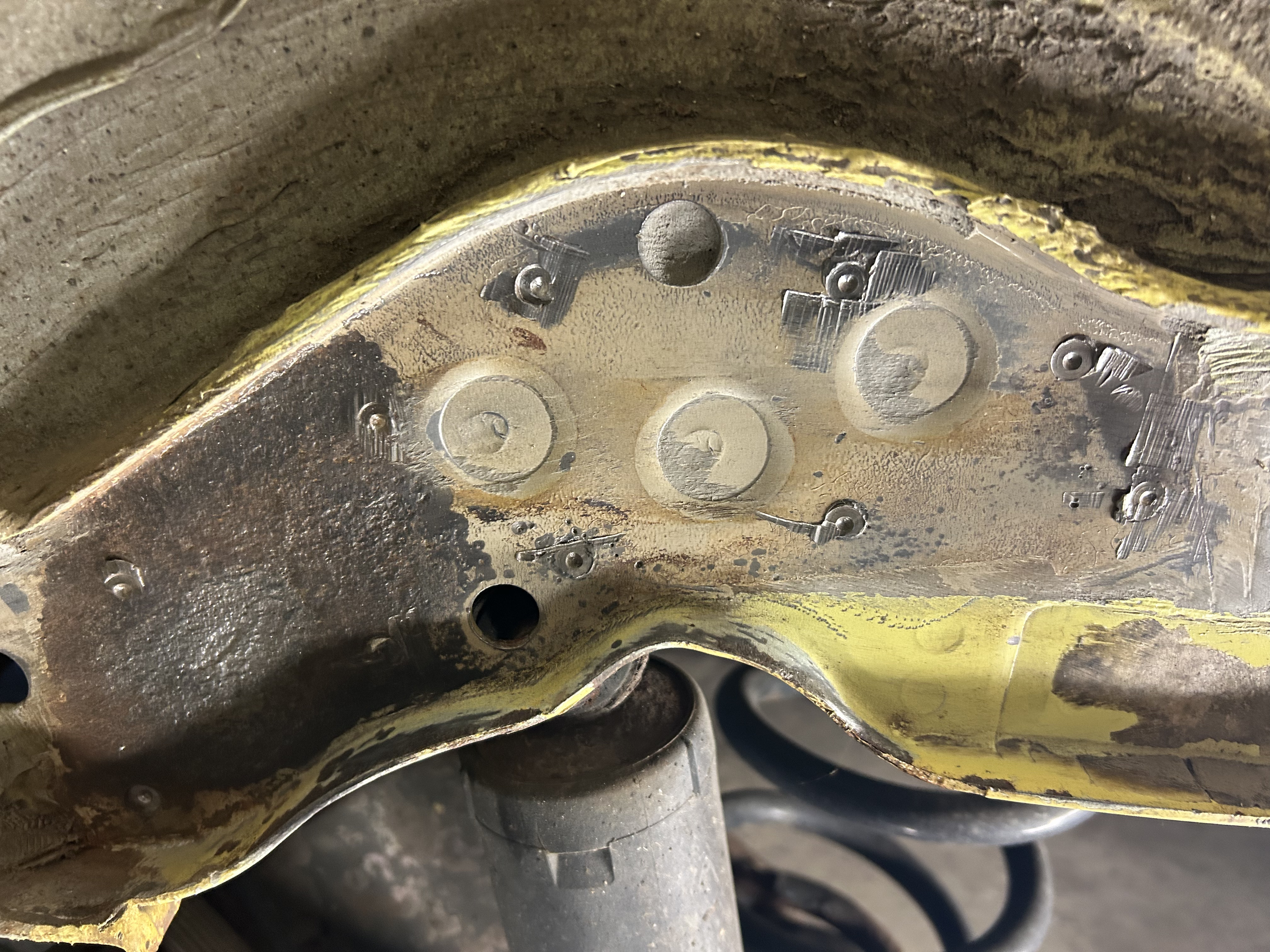 VW T4 1 Paar Verstärkungsbleche Stoßdämpfer hinten als Set links und rechts Version 1 (gerade) - Nachbau kein Originalteil VW T4 1 Paar Verstärkungsbleche Stoßdämpfer hinten als Set links und rechts Version 1 (gerade) - Nachbau kein Originalteil
