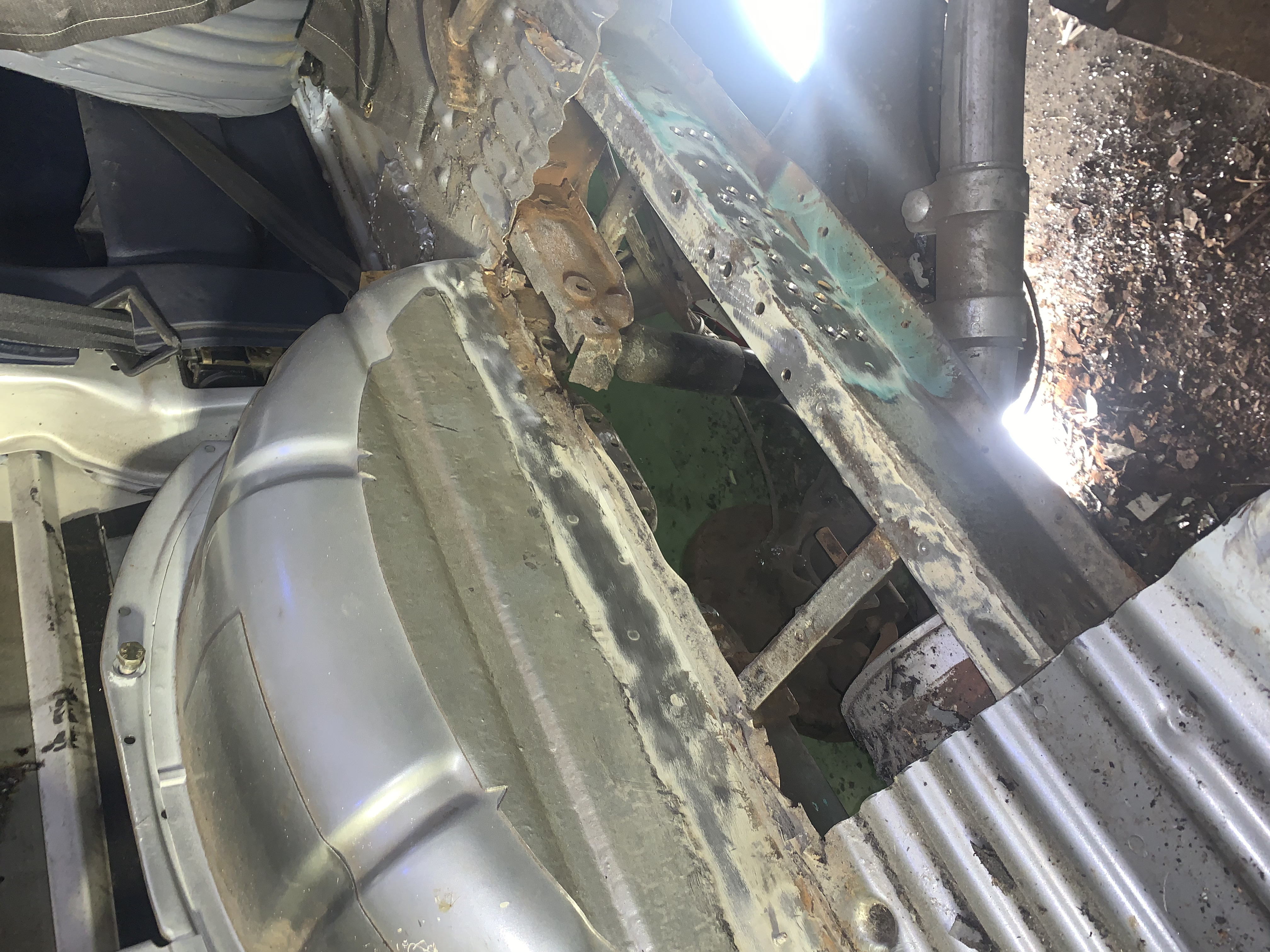 VW T4 Federaufnahme Federteller rechts - Nachbau kein Originalteil VW T4 Federaufnahme Federteller rechts - Nachbau kein Originalteil