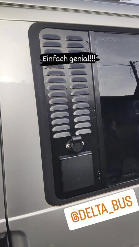 VenturaFlex für VW T4 Schiebefenster Lüftung mit Solar- und CEE, Landstromanschluss + RCD links VenturaFlex für VW T4 Schiebefenster Lüftung mit Solar- und CEE, Landstromanschluss + RCD links