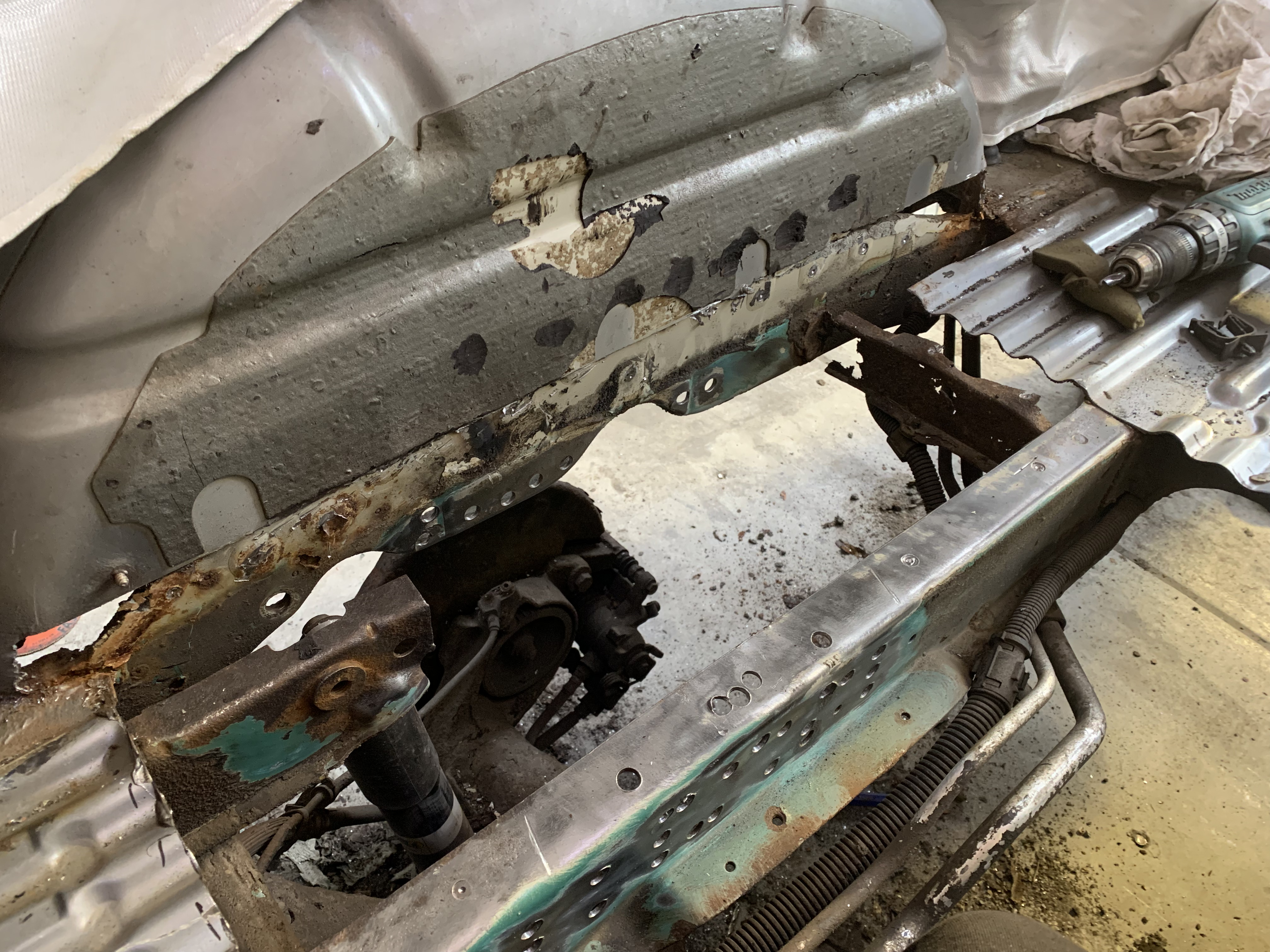 VW T4 Federaufnahme Federteller rechts - Nachbau kein Originalteil VW T4 Federaufnahme Federteller rechts - Nachbau kein Originalteil